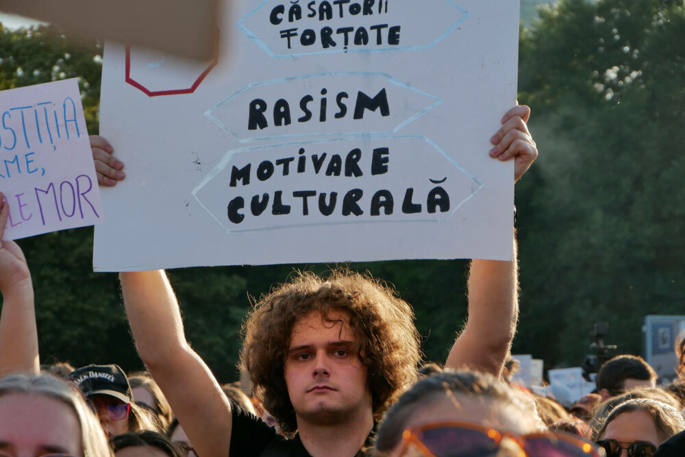 Protest la Guvern, după crima din Cosmopolis. Femicidul, cerut ca infracțiune distinctă în Codul Penal. „Ne-am săturat” - Imaginea 29