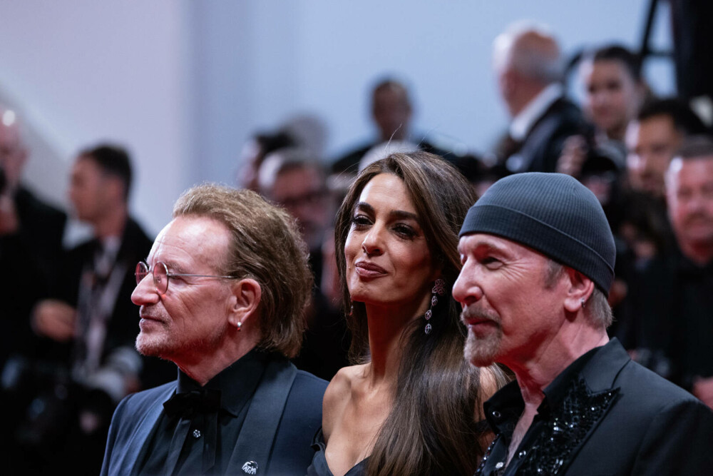 Amal Clooney, apariție plină de eleganță la cină alături de George Clooney, Bono și soția lui. FOTO - Imaginea 36