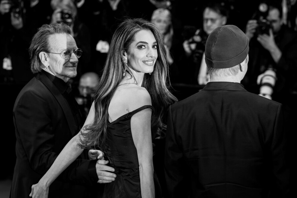 Amal Clooney, apariție plină de eleganță la cină alături de George Clooney, Bono și soția lui. FOTO - Imaginea 37