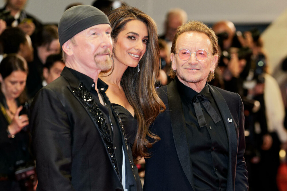 Amal Clooney, apariție plină de eleganță la cină alături de George Clooney, Bono și soția lui. FOTO - Imaginea 38