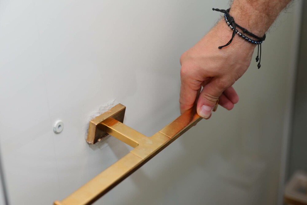 Cazinoul din Constanța, vandalizat la două săptămâni după inaugurare. Turiștii au desprins foiţele de aur de pe pereţi | FOTO - Imaginea 4