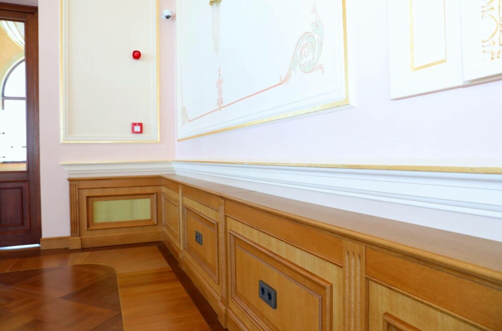 Cazinoul din Constanța, vandalizat la două săptămâni după inaugurare. Turiștii au desprins foiţele de aur de pe pereţi | FOTO - Imaginea 7