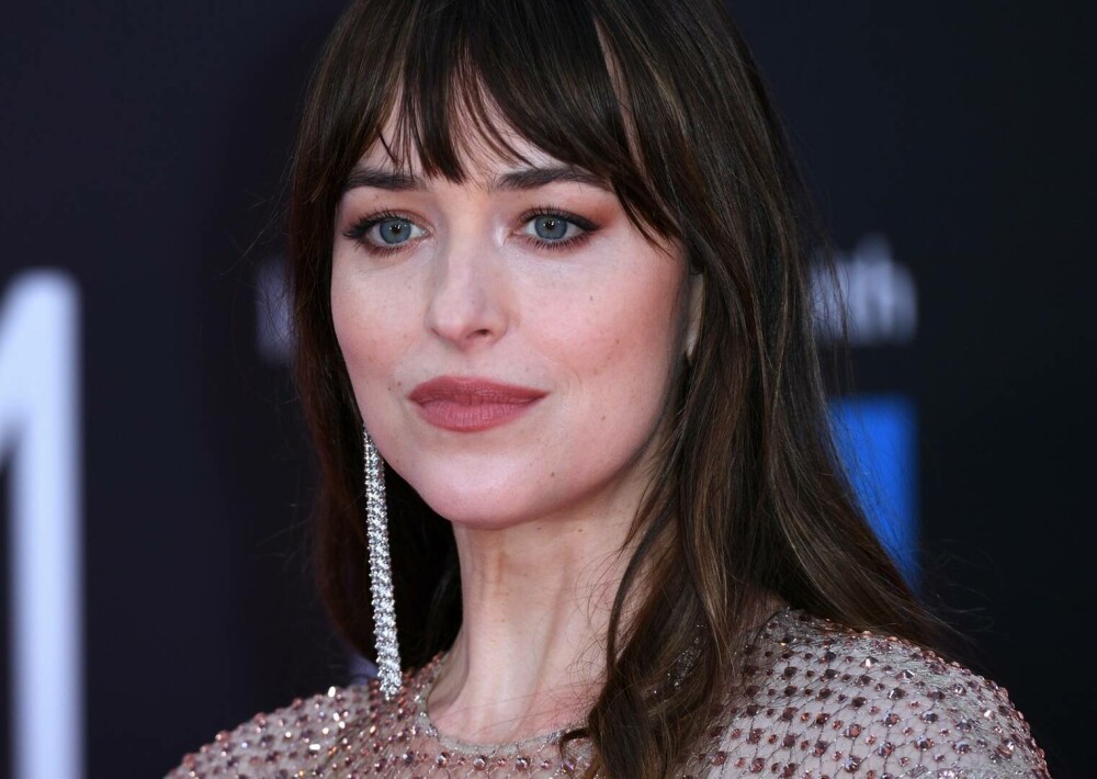 Dakota Johnson și Chris Martin s-ar fi despărțit. Actrița și solistul trupei Coldplay formau un cuplu de opt ani - Imaginea 14
