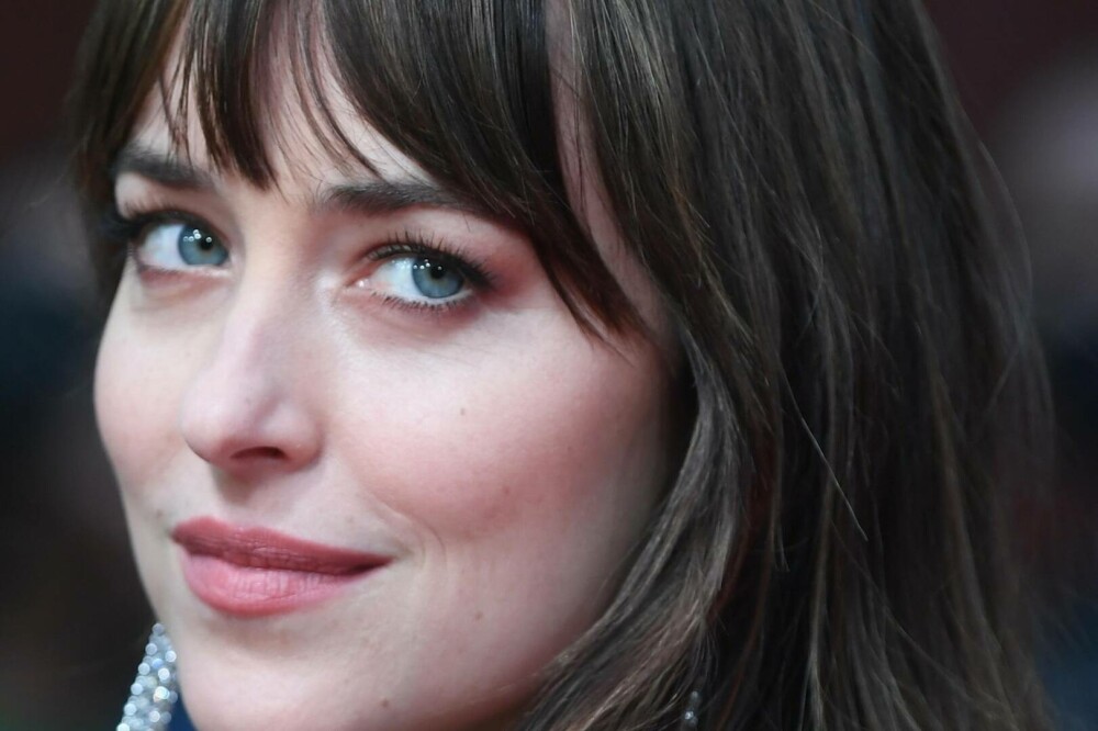 Dakota Johnson și Chris Martin s-ar fi despărțit. Actrița și solistul trupei Coldplay formau un cuplu de opt ani - Imaginea 15