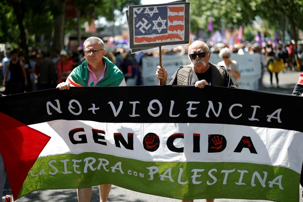 Aproximativ 3.000 de oameni au manifestat la Madrid împotriva reînarmării Europei. „Nu NATO. Nu bugetelor de război”. FOTO - Imaginea 3