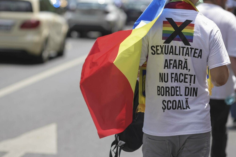 Marșul Pride vs cel al „creștinilor”. Prinși când se duceau să-i agreseze „creștinește” pe ceilalți GALERIE FOTO - Imaginea 3