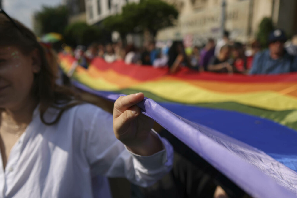 Marșul Pride vs cel al „creștinilor”. Prinși când se duceau să-i agreseze „creștinește” pe ceilalți GALERIE FOTO - Imaginea 6