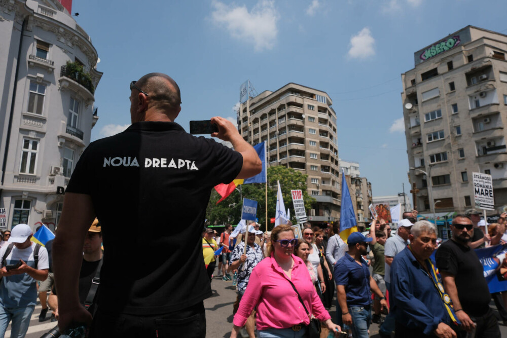 Marșul Pride vs cel al „creștinilor”. Prinși când se duceau să-i agreseze „creștinește” pe ceilalți GALERIE FOTO - Imaginea 18