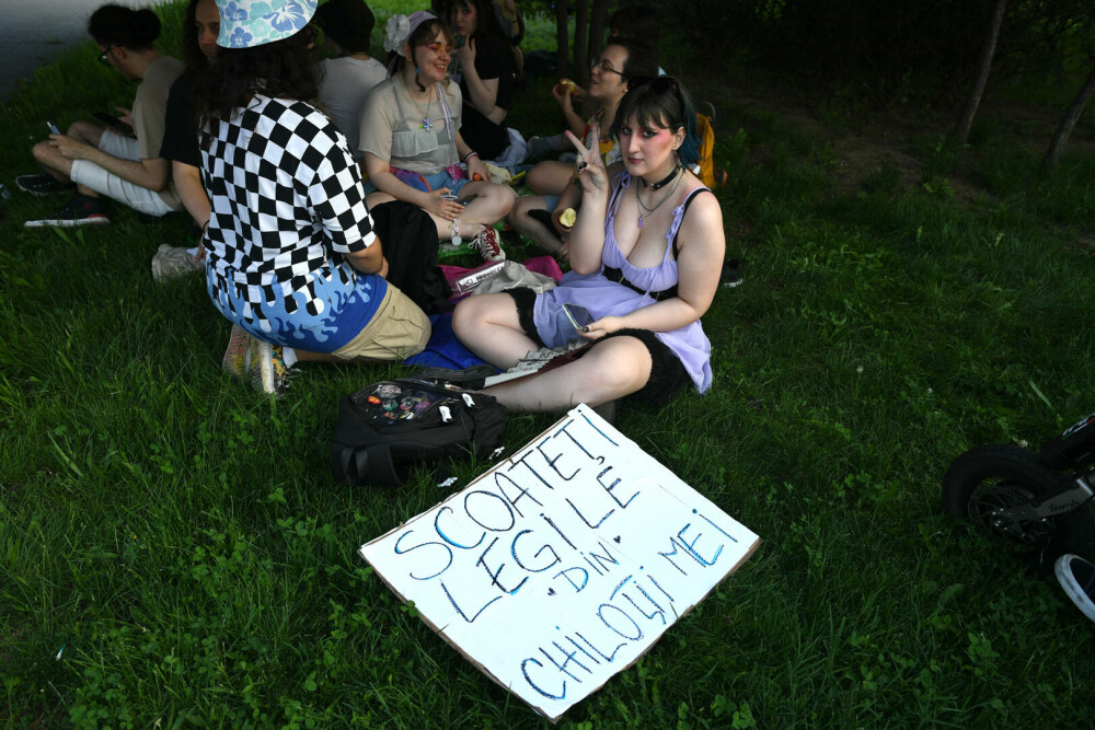 Marșul Pride vs cel al „creștinilor”. Prinși când se duceau să-i agreseze „creștinește” pe ceilalți GALERIE FOTO - Imaginea 20