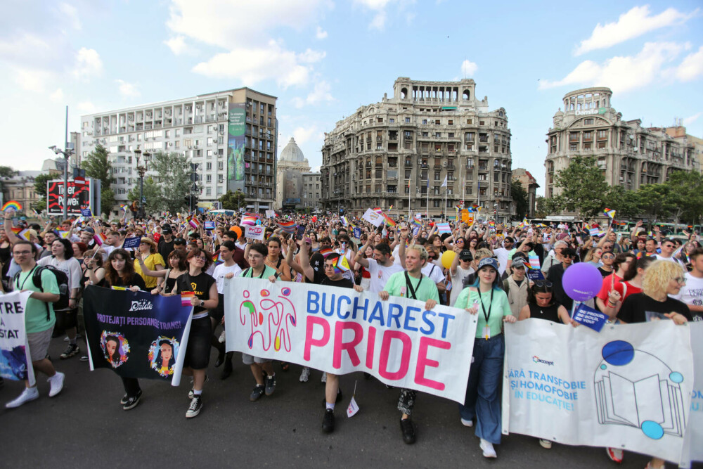 Marșul Pride vs cel al „creștinilor”. Prinși când se duceau să-i agreseze „creștinește” pe ceilalți GALERIE FOTO - Imaginea 28