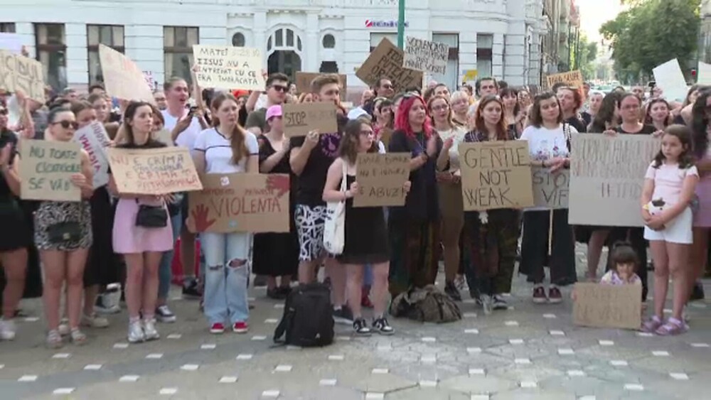Protest la Timișoara, după crima din Cosmopolis. Sute de persoane au ieșit în stradă. „Rușinea este a abuzatorului” - Imaginea 3