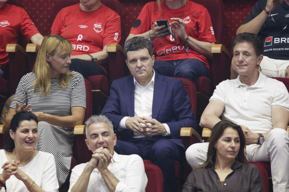 Cum s-a descurcat Nicuşor Dan la aruncarea de la 7 metri, la Gala Neagu. ”Am jucat handbal, dar nu aveam lipici pe minge” - Imaginea 13