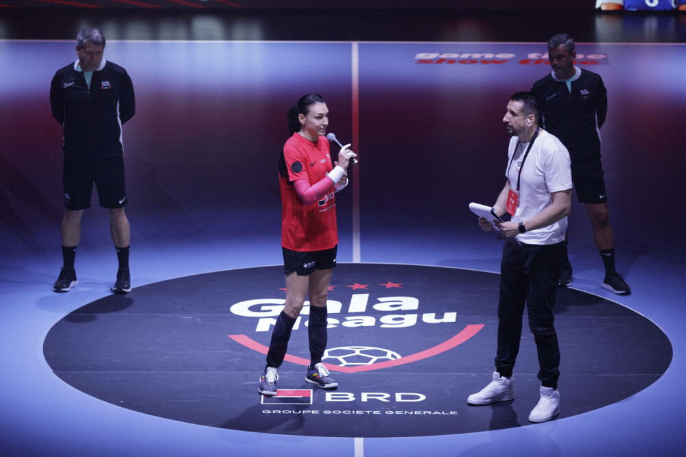 Cristina Neagu şi-a luat rămas-bun de la handbal, cu lacrimi și zâmbete. Mii de fani i-au fost alături | FOTO - Imaginea 16