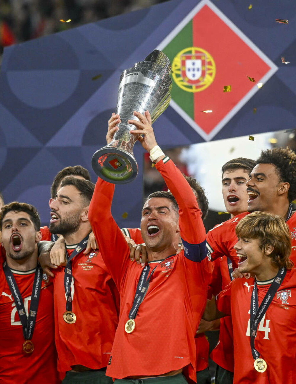 Portugalia a câştigat Liga Naţiunilor învingând Spania la lovituri de departajare. Cristiano Ronaldo a ridicat trofeul. FOTO - Imaginea 3