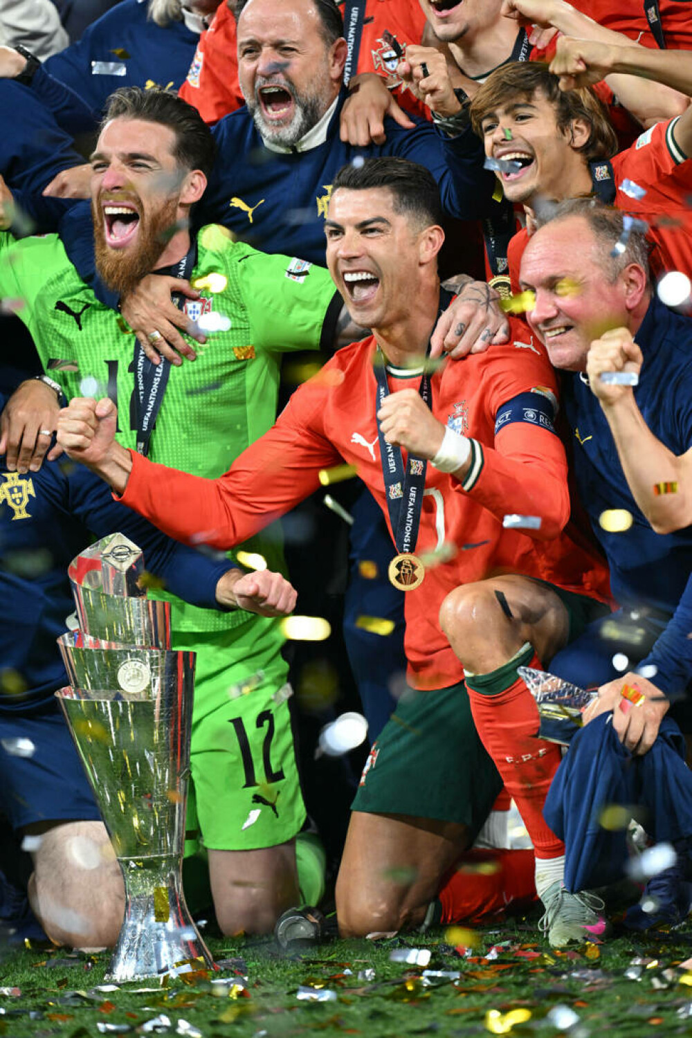 Portugalia a câştigat Liga Naţiunilor învingând Spania la lovituri de departajare. Cristiano Ronaldo a ridicat trofeul. FOTO - Imaginea 17