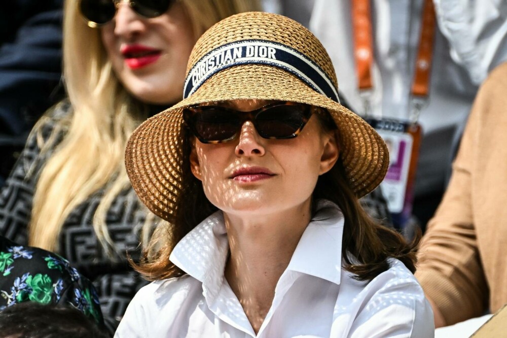 Natalie Portman și Lily Collins, apariție surpriză la finala Roland Garros. Ce ținute au purtat. GALERIE FOTO - Imaginea 3