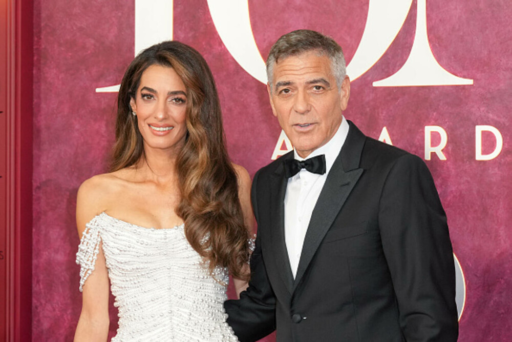 George Clooney și soția sa, apariție plină de eleganță pe covorul roșu. Gestul romantic pe care l-au făcut în fața camerelor - Imaginea 1