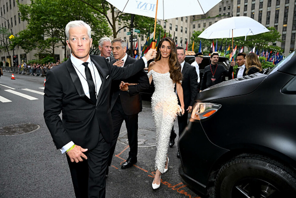 George Clooney și soția sa, apariție plină de eleganță pe covorul roșu. Gestul romantic pe care l-au făcut în fața camerelor - Imaginea 7