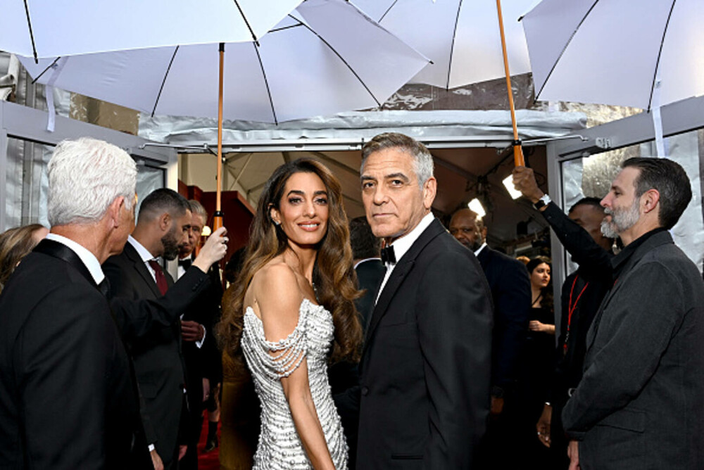 George Clooney și soția sa, apariție plină de eleganță pe covorul roșu. Gestul romantic pe care l-au făcut în fața camerelor - Imaginea 12