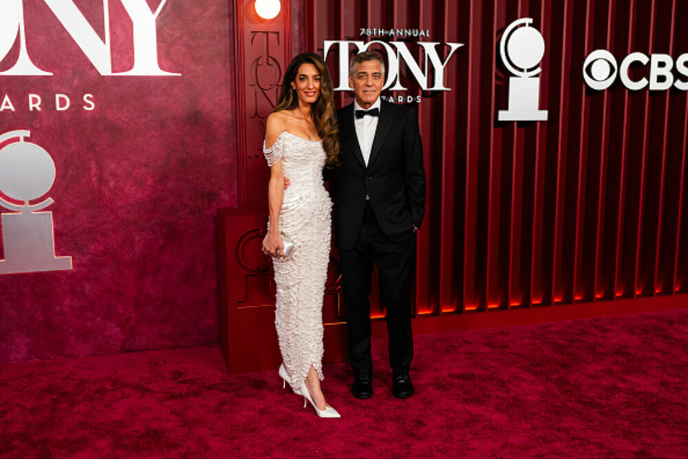 George Clooney și soția sa, apariție plină de eleganță pe covorul roșu. Gestul romantic pe care l-au făcut în fața camerelor - Imaginea 23