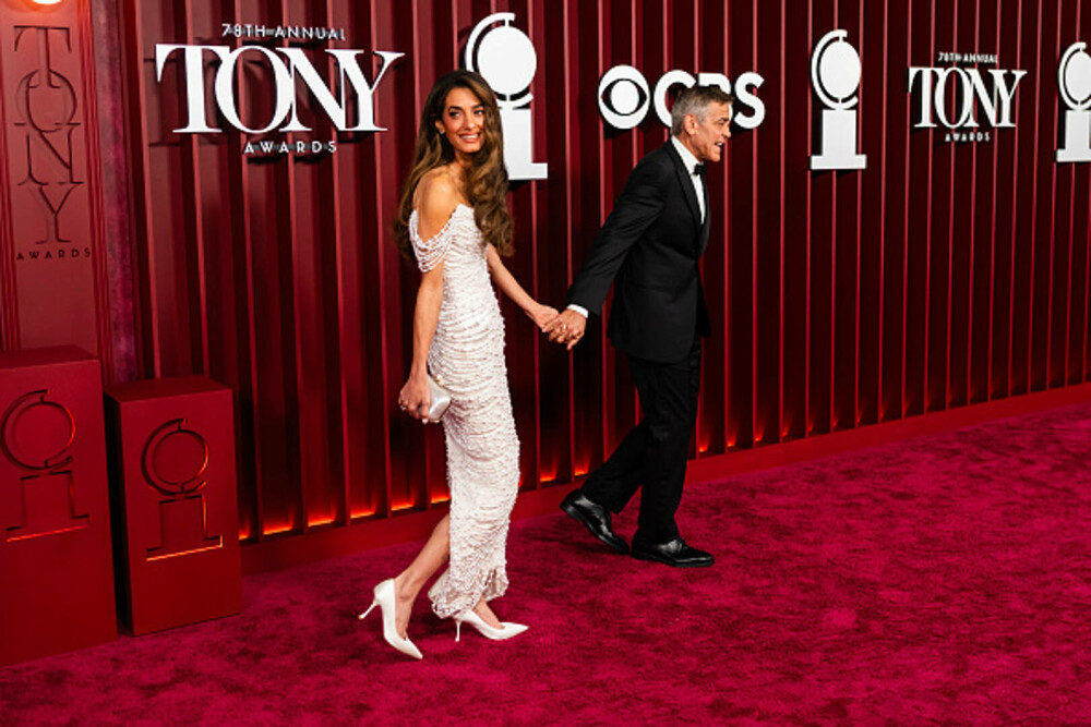 George Clooney și soția sa, apariție plină de eleganță pe covorul roșu. Gestul romantic pe care l-au făcut în fața camerelor - Imaginea 25