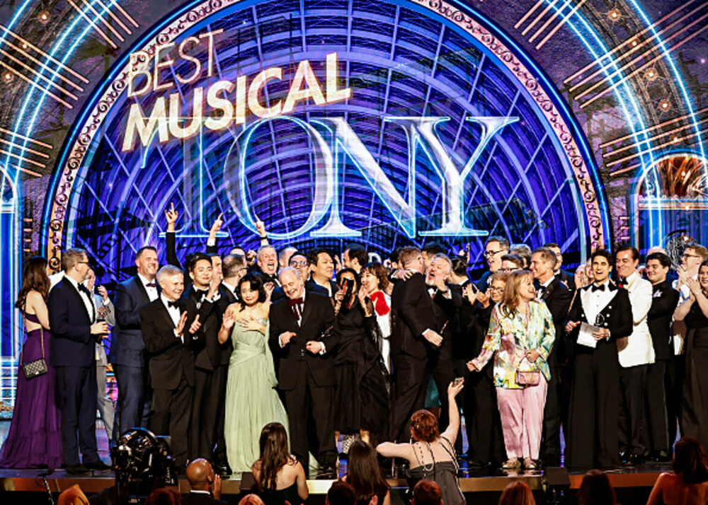 Câştigătorii Premiilor Tony 2025. „Maybe Happy Ending”, cel mai bun musical. GALERIE FOTO - Imaginea 1