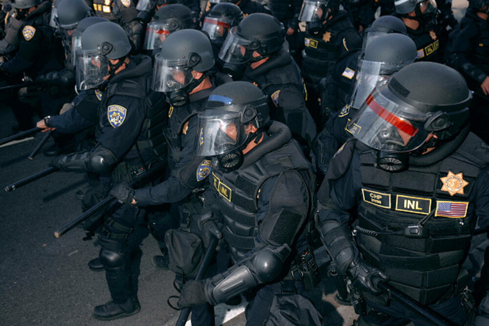Protestele la Los Angeles continuă. Guvernatorul Californiei consideră ilegală trimiterea Gărzii Naţionale. GALERIE FOTO - Imaginea 16