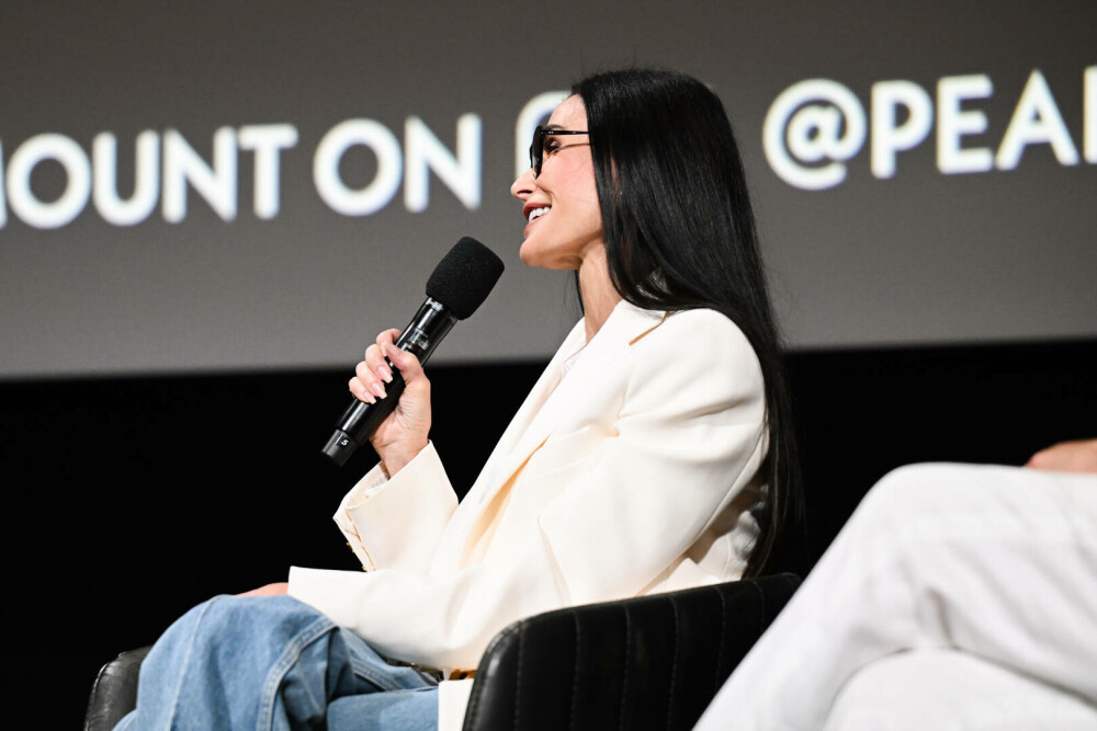 Demi Moore, apariție de senzație în cadrul unui eveniment monden. Ce ținuta a purtat actrița în vârstă de 62 de ani. FOTO - Imaginea 5