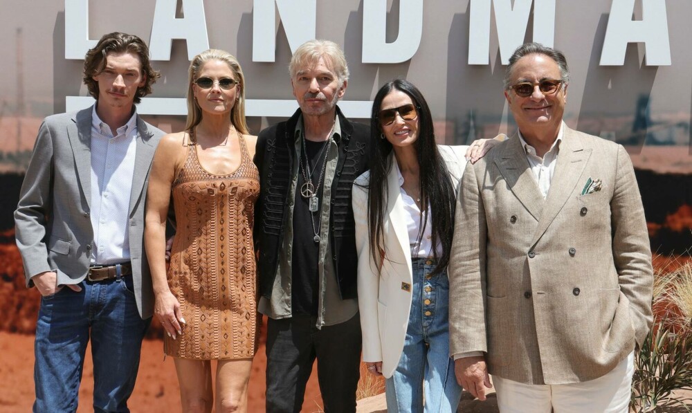 Demi Moore, apariție de senzație în cadrul unui eveniment monden. Ce ținuta a purtat actrița în vârstă de 62 de ani. FOTO - Imaginea 11