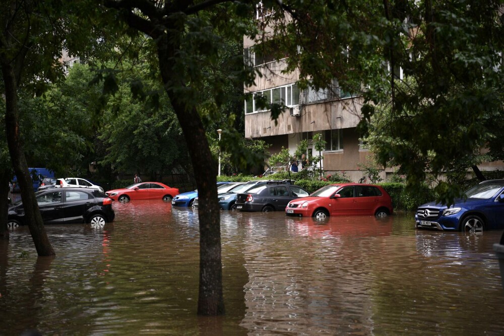 ISUBIF: Aproape 600 de intervenţii în Bucureşti şi Ilfov în urma furtunii de luni. GALERIE FOTO - Imaginea 3