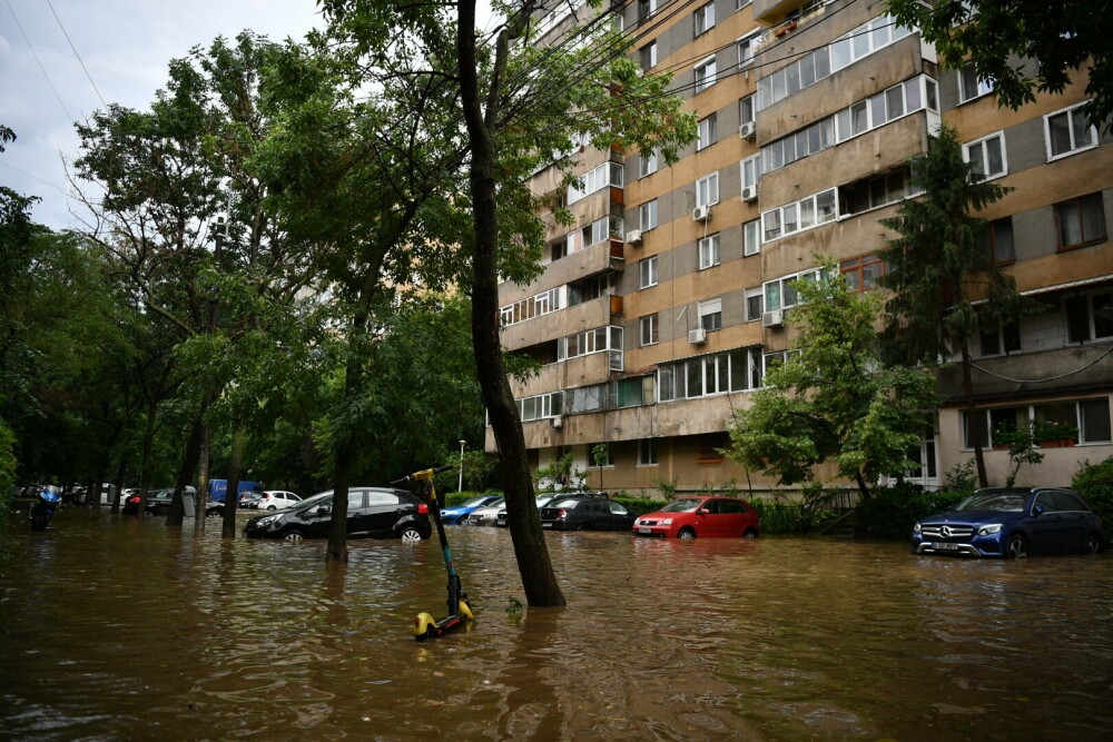 ISUBIF: Aproape 600 de intervenţii în Bucureşti şi Ilfov în urma furtunii de luni. GALERIE FOTO - Imaginea 4