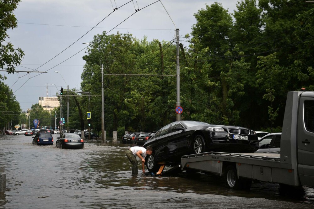 ISUBIF: Aproape 600 de intervenţii în Bucureşti şi Ilfov în urma furtunii de luni. GALERIE FOTO - Imaginea 6