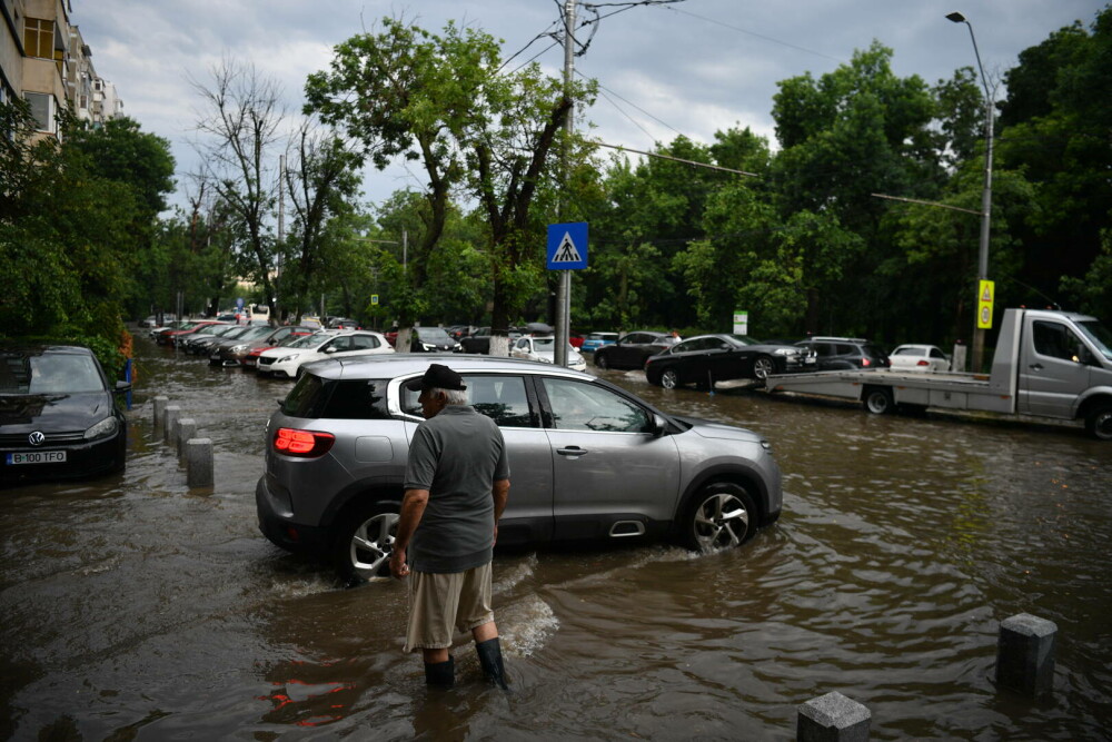 ISUBIF: Aproape 600 de intervenţii în Bucureşti şi Ilfov în urma furtunii de luni. GALERIE FOTO - Imaginea 7