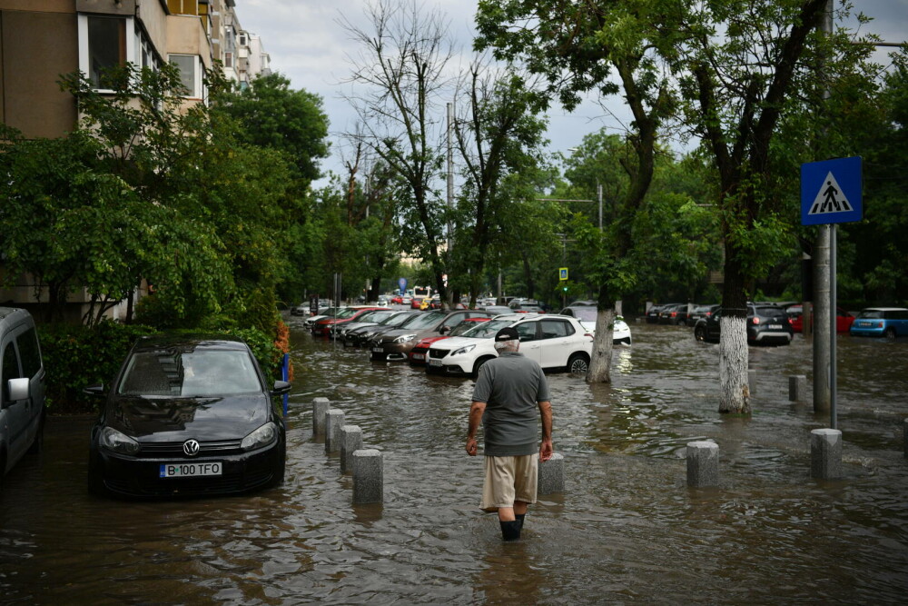 ISUBIF: Aproape 600 de intervenţii în Bucureşti şi Ilfov în urma furtunii de luni. GALERIE FOTO - Imaginea 8