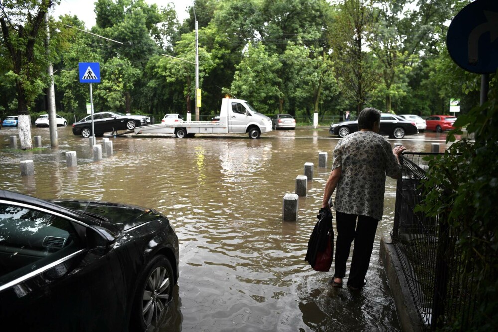 ISUBIF: Aproape 600 de intervenţii în Bucureşti şi Ilfov în urma furtunii de luni. GALERIE FOTO - Imaginea 10
