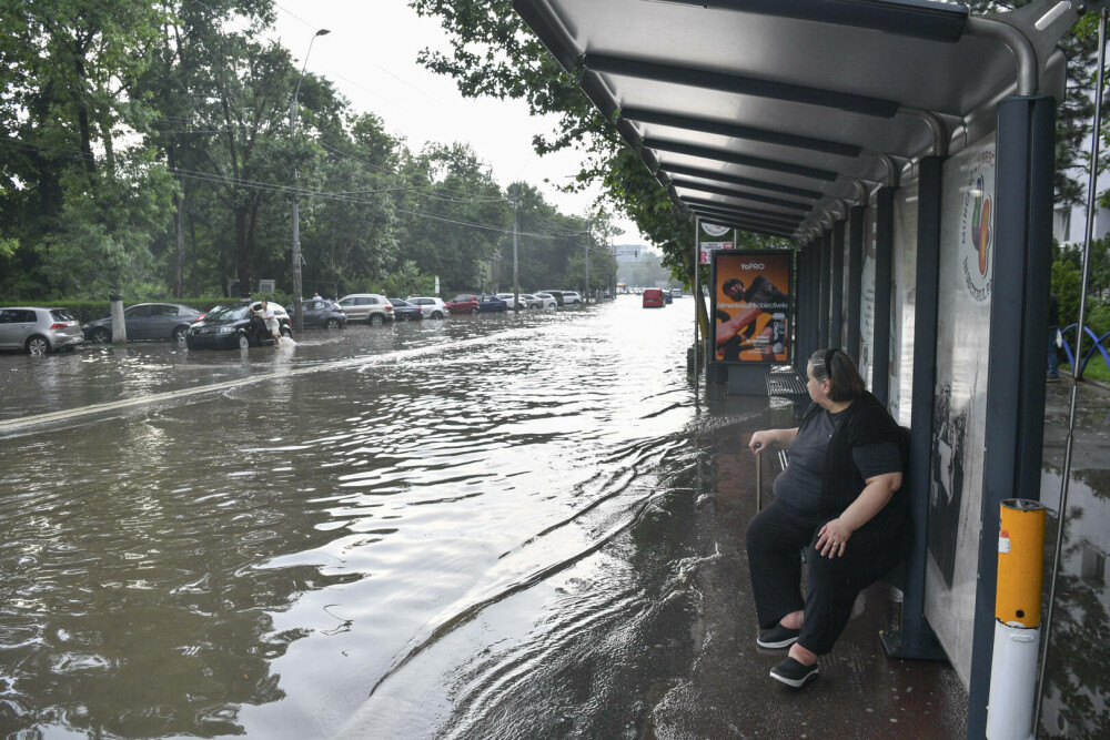 ISUBIF: Aproape 600 de intervenţii în Bucureşti şi Ilfov în urma furtunii de luni. GALERIE FOTO - Imaginea 15