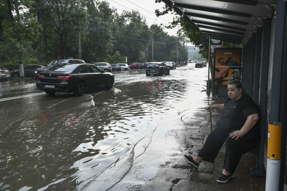 ISUBIF: Aproape 600 de intervenţii în Bucureşti şi Ilfov în urma furtunii de luni. GALERIE FOTO - Imaginea 17