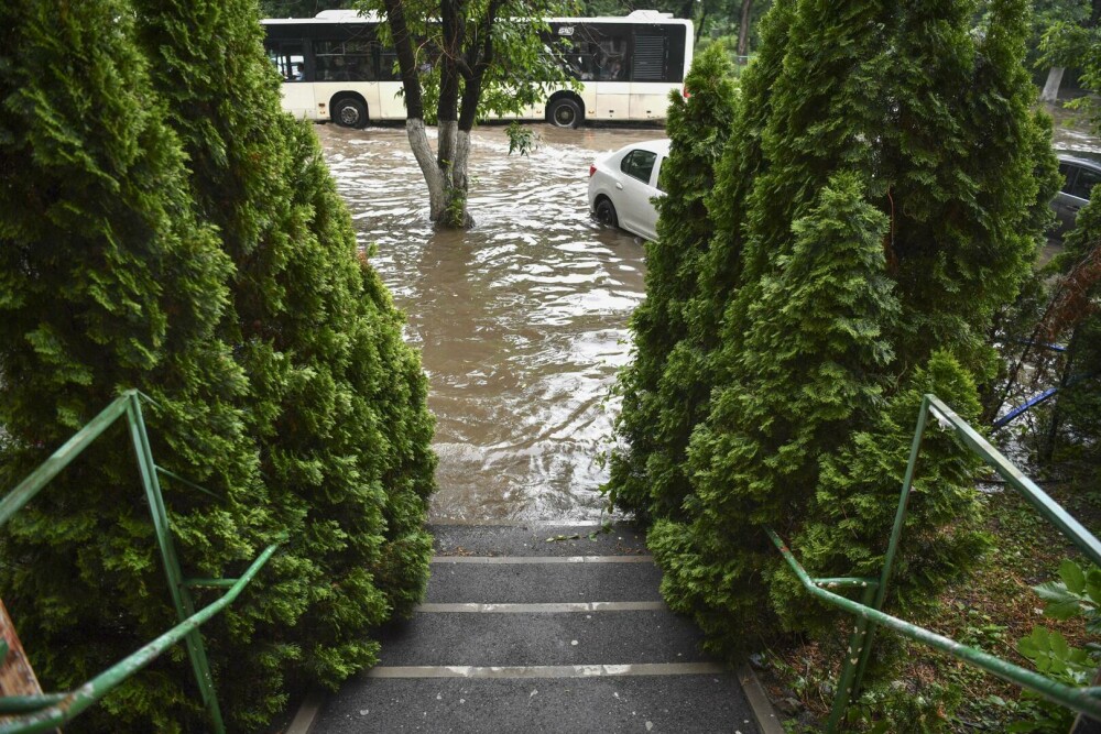 ISUBIF: Aproape 600 de intervenţii în Bucureşti şi Ilfov în urma furtunii de luni. GALERIE FOTO - Imaginea 18