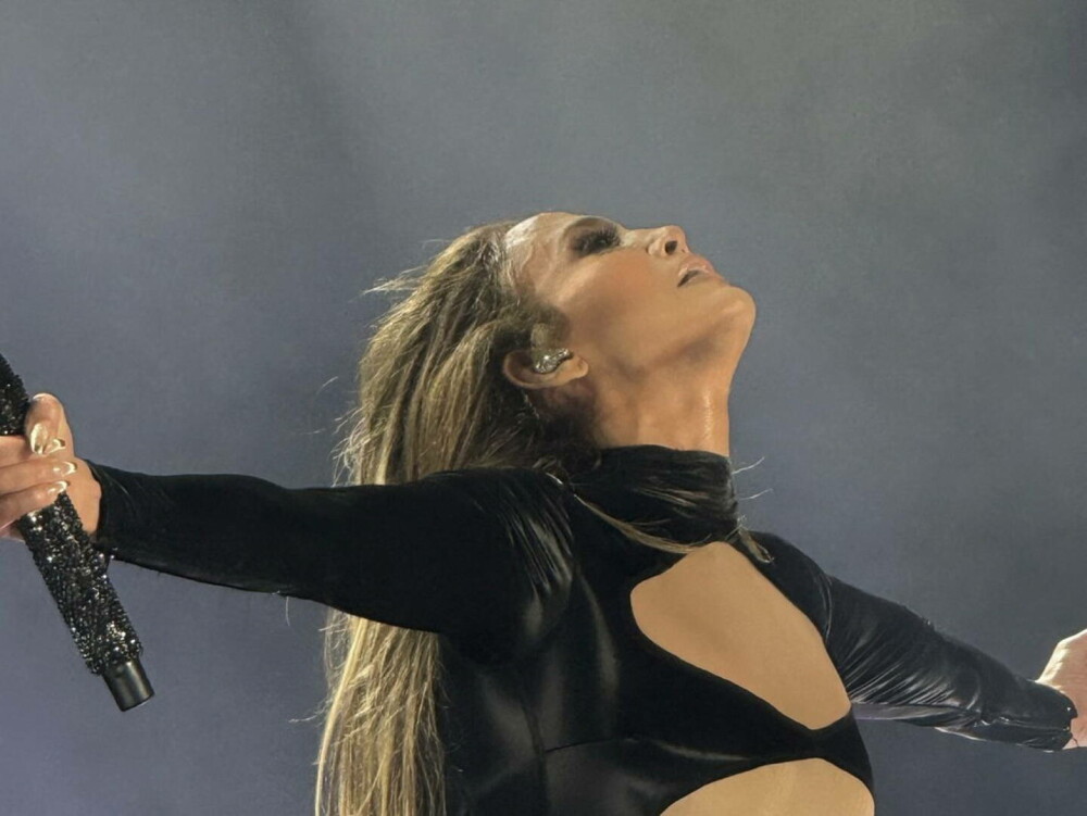 Jennifer Lopez, ținute îndrăznețe pe scena de la World Pride Music Festival. Reacții controversate din cauza costumelor sale - Imaginea 3