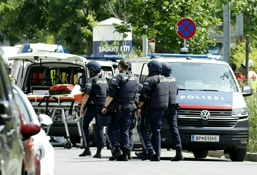 Atac armat la o şcoală din Austria: cel puţin 11 morţi şi mai mulţi răniţi. Făptaşul, un fost elev, s-a sinucis. FOTO & VIDEO - Imaginea 1