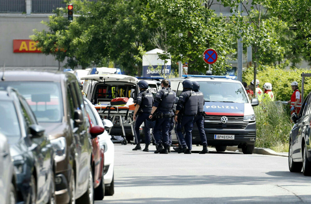 Atac armat la o şcoală din Austria: cel puţin 11 morţi şi mai mulţi răniţi. Făptaşul, un fost elev, s-a sinucis. FOTO & VIDEO - Imaginea 5