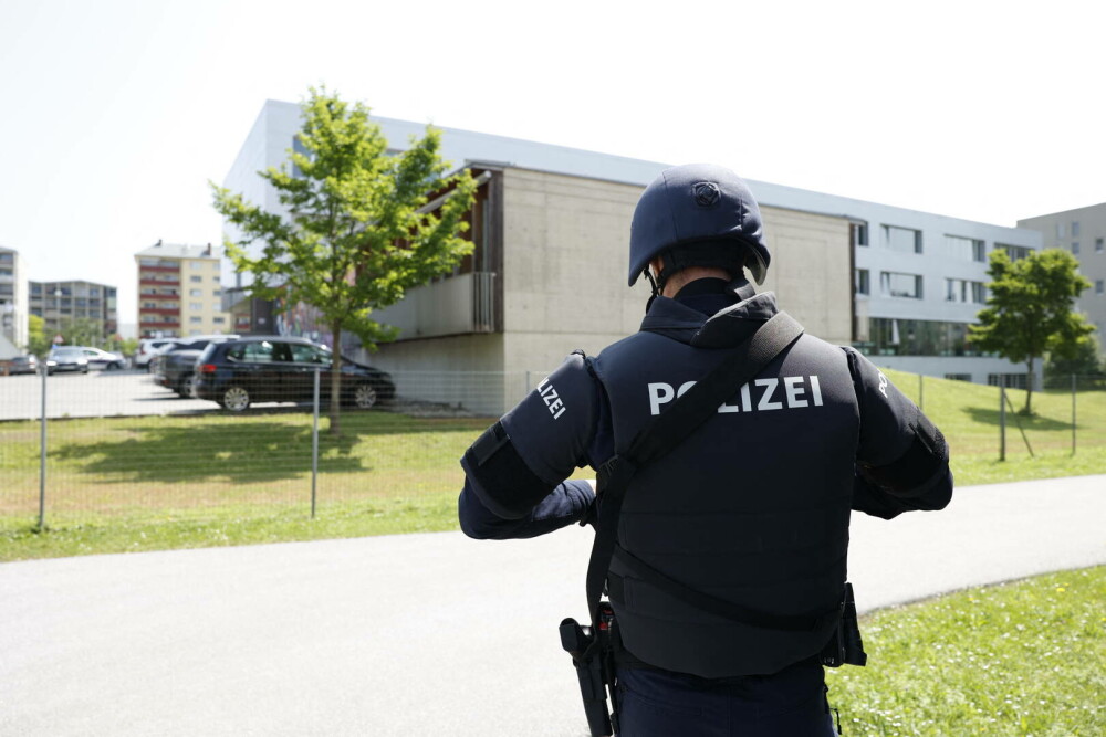 Atac armat la o şcoală din Austria: cel puţin 11 morţi şi mai mulţi răniţi. Făptaşul, un fost elev, s-a sinucis. FOTO & VIDEO - Imaginea 6