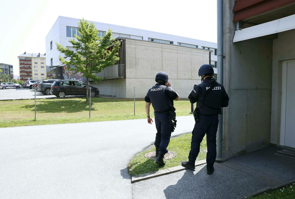 Atac armat la o şcoală din Austria: cel puţin 11 morţi şi mai mulţi răniţi. Făptaşul, un fost elev, s-a sinucis. FOTO & VIDEO - Imaginea 7