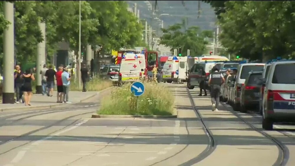 MAE: Doi cetăţeni români se află printre victimele atacului armat de la o şcoală din Austria - Imaginea 3