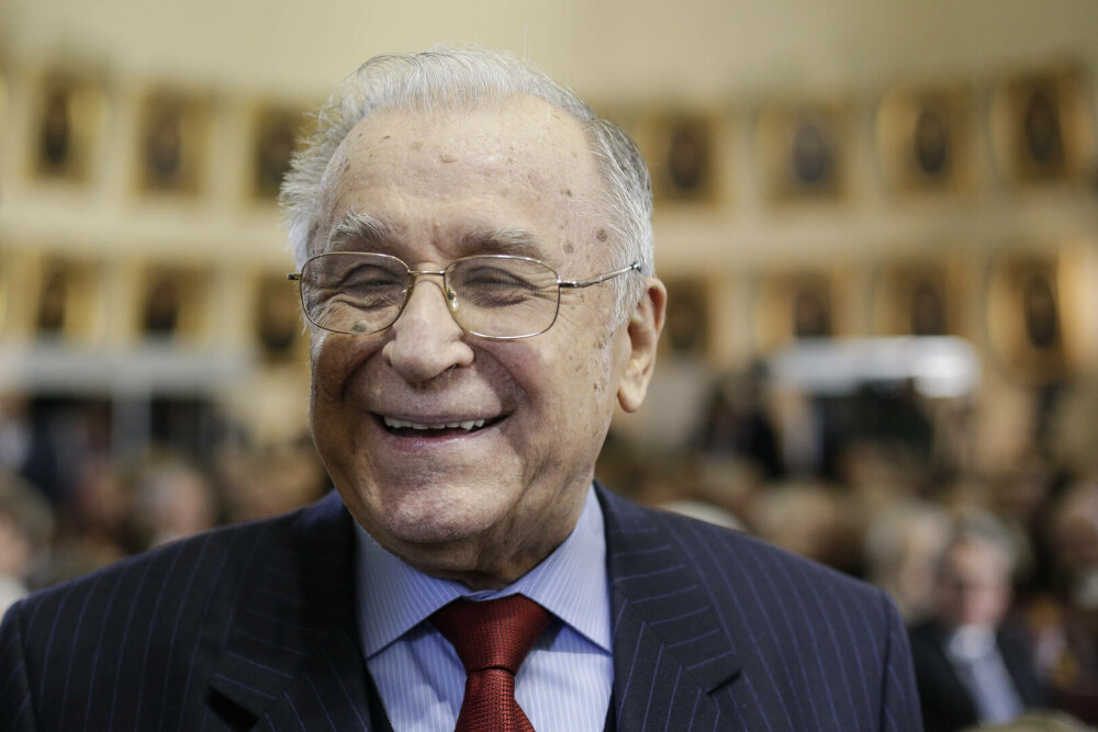 Viața lui Ion Iliescu în imagini. Momente cheie din cariera primului președinte al României postcomuniste | FOTO - Imaginea 34