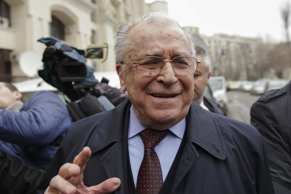 Viața lui Ion Iliescu în imagini. Momente cheie din cariera primului președinte al României postcomuniste | FOTO - Imaginea 2