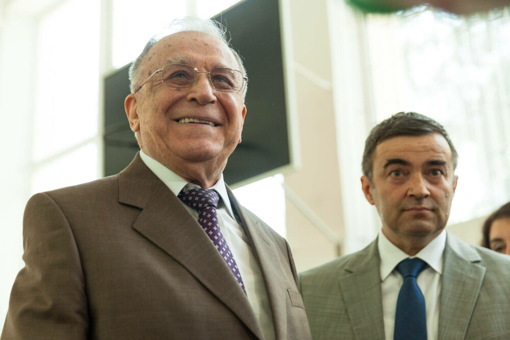 Viața lui Ion Iliescu în imagini. Momente cheie din cariera primului președinte al României postcomuniste | FOTO - Imaginea 27