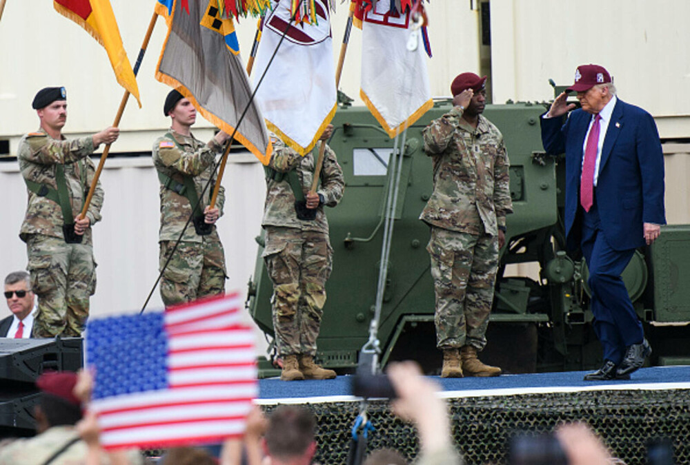 Donald Trump, discurs la Fort Bragg: Protestele din Los Angeles reprezintă un risc pentru securitatea naţională. FOTO & VIDEO - Imaginea 1