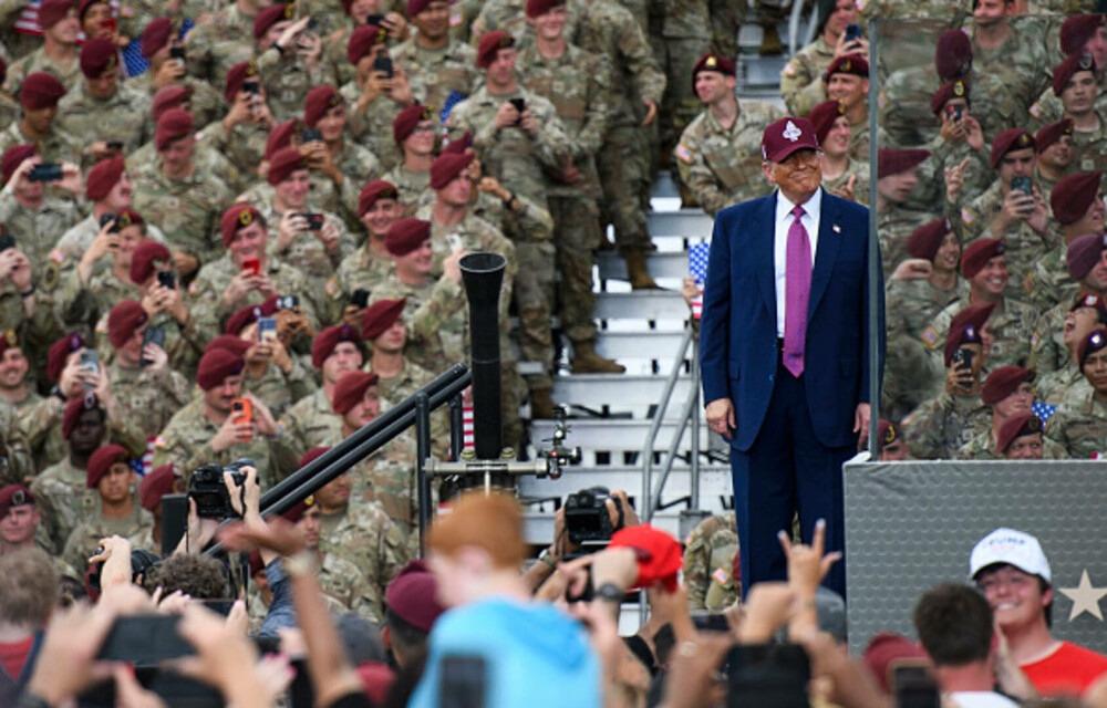 Donald Trump, discurs la Fort Bragg: Protestele din Los Angeles reprezintă un risc pentru securitatea naţională. FOTO & VIDEO - Imaginea 2
