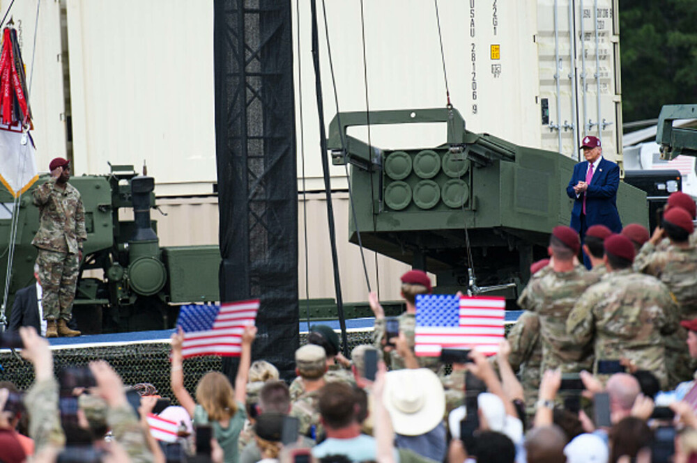 Donald Trump, discurs la Fort Bragg: Protestele din Los Angeles reprezintă un risc pentru securitatea naţională. FOTO & VIDEO - Imaginea 4
